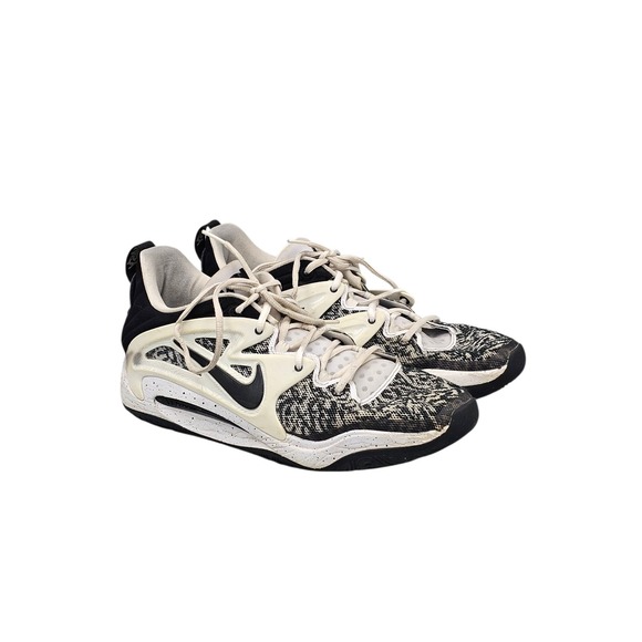 nike mens basketball shoes size 15